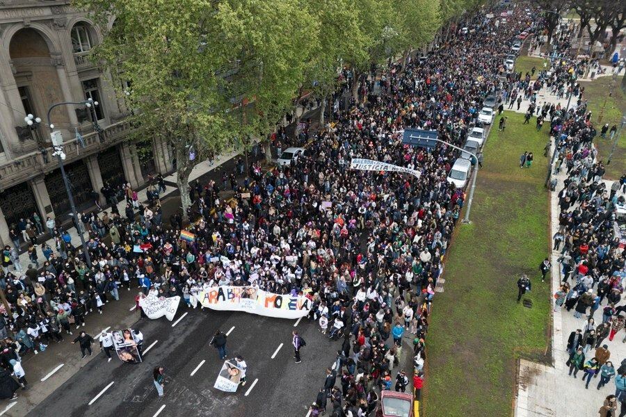 Postal de la multitudinaria movilización (@myriambregman).