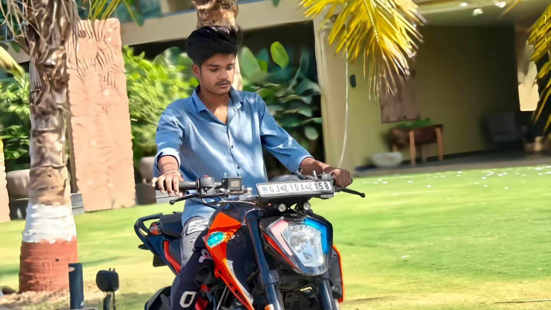 Murió el influencer Prince Patel, de 18 años, tras chocar con su moto