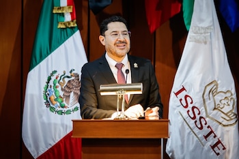 El ISSSTE compartió la tabla de edades mínimas de jubilación a través de su cuenta oficial en la red social X, el director general del Instituto es Martí Batres Guadarrama.
(Foto: Gobierno de México)