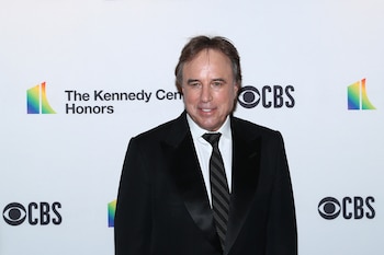 Durante una presentación en Bridgeport, el pánico y caos desencadenados por un incidente externo pusieron en riesgo a público y comediantes, según Nealon (REUTERS/Tom Brenner)