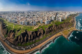 Al comparar los principales distritos de Lima Top, Miraflores destaca por encima de zonas como San Isidro, Barranco, San Borja y Santiago de Surco.