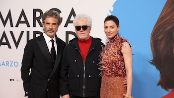 Almodóvar busca su Palma de Oro en Cannes por séptima vez: ¿por qué compite en el festival si la película se ha estrenado en España?