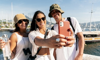 Las eSIM permiten acceder a internet durante viajes internacionales sin pagar roaming y sin comprar SIM físicas.