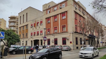 Una profesora de Jaén de 35 años mantiene una relación con un alumno de 15 y el padre la denuncia tras descubrirlo: es detenida