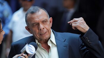 Prohíben salir del país por