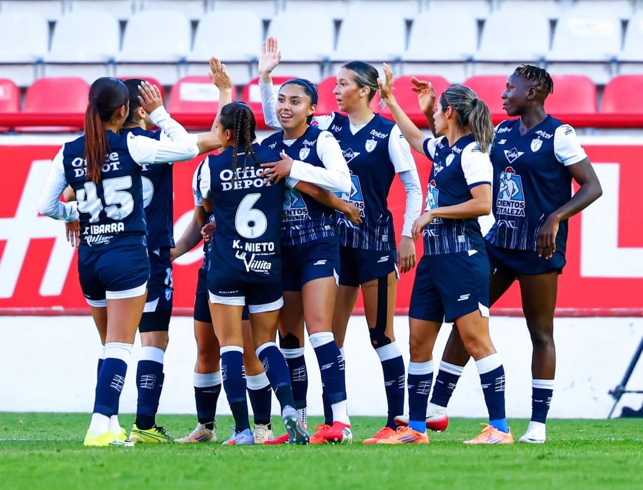 El futbol femenil en México continúa creciendo, atrayendo cada vez un mayor número de aficionados tanto en el estadio como a través del televisor. (Instagram)