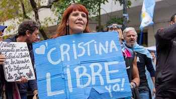 militantes militancia k casa de Cristina Kirchner san juan 1111