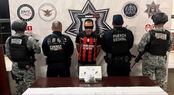 Fausto Eduardo “N”, de 51 años, fue detenido en la colonia Jardín Dorado, en Tijuana, durante un operativo conjunto de la FESC y la Guardia Nacional. (Cortesía)