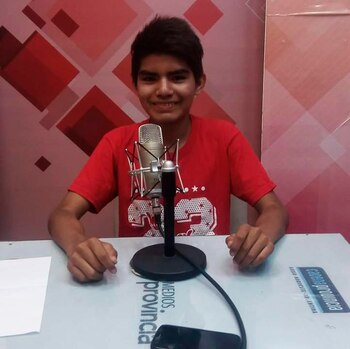 Le pegaban con palas y