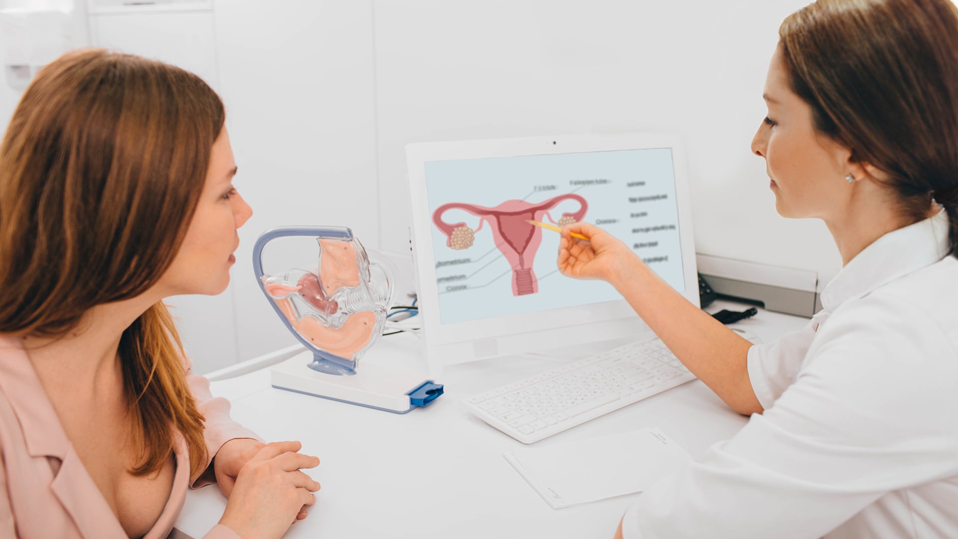 Una mujer en la consulta de ginecología (Shutterstock)