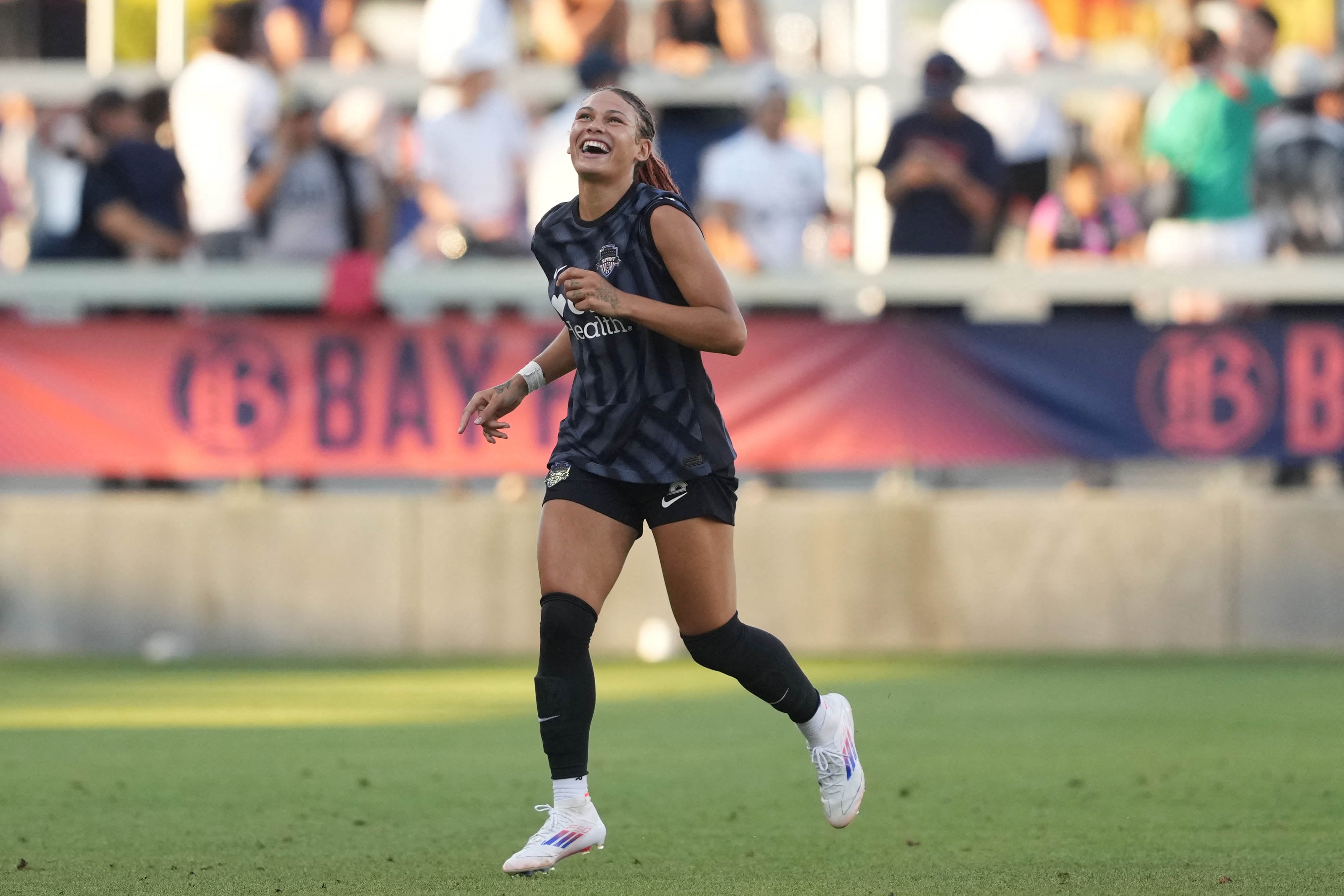 La delantera extendió su vínculo con el Washington Spirit al acordar una cifra histórica (Credit: Darren Yamashita-USA TODAY Sports)