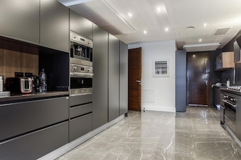 Sean a estrenar o en