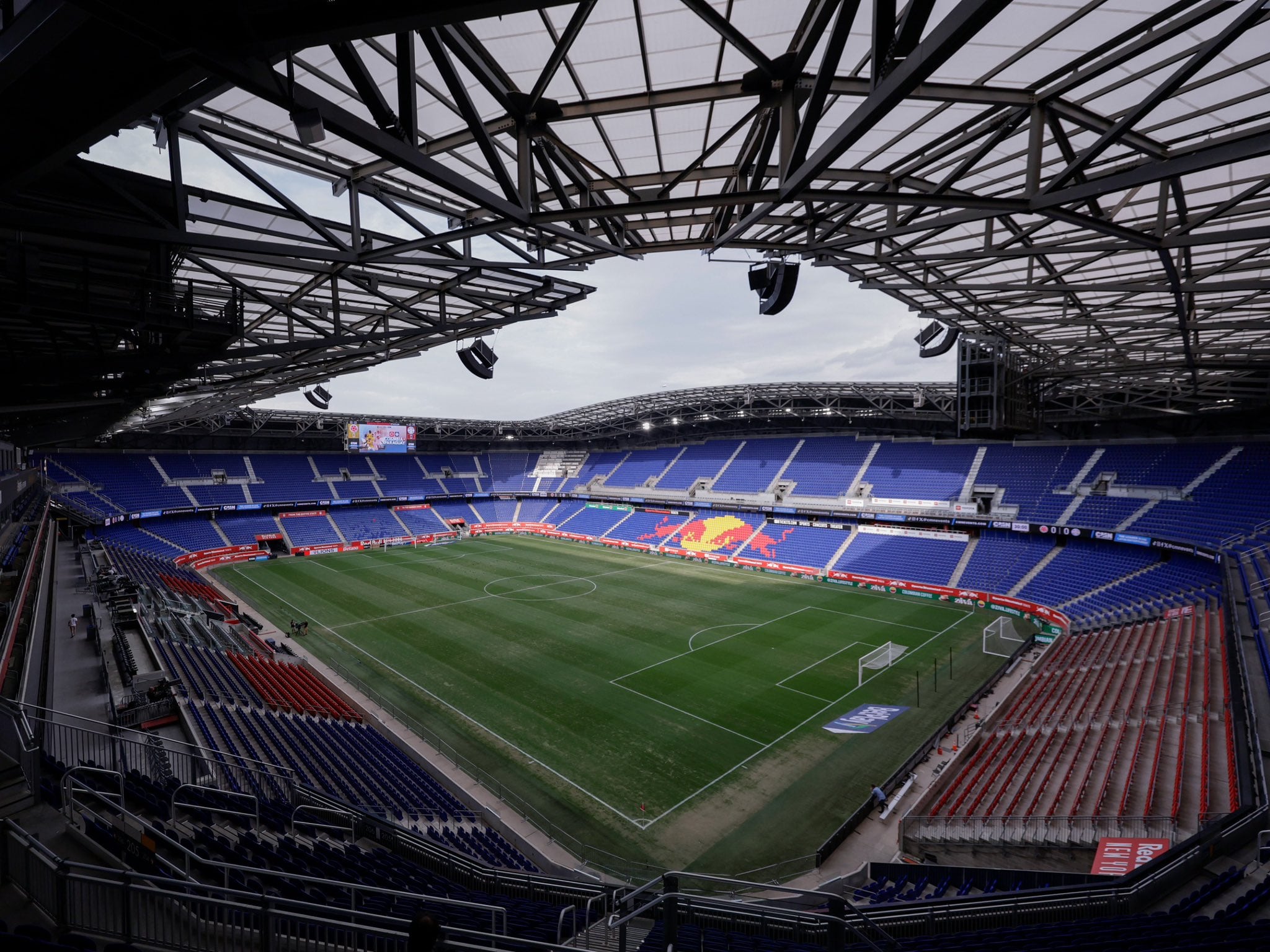 Así se ve el Sports Illustrated Stadium antes de recibir al público para el partido Colombia vs. Paraguay, con algunas nubes en el cielo - crédito @Albirroja/X