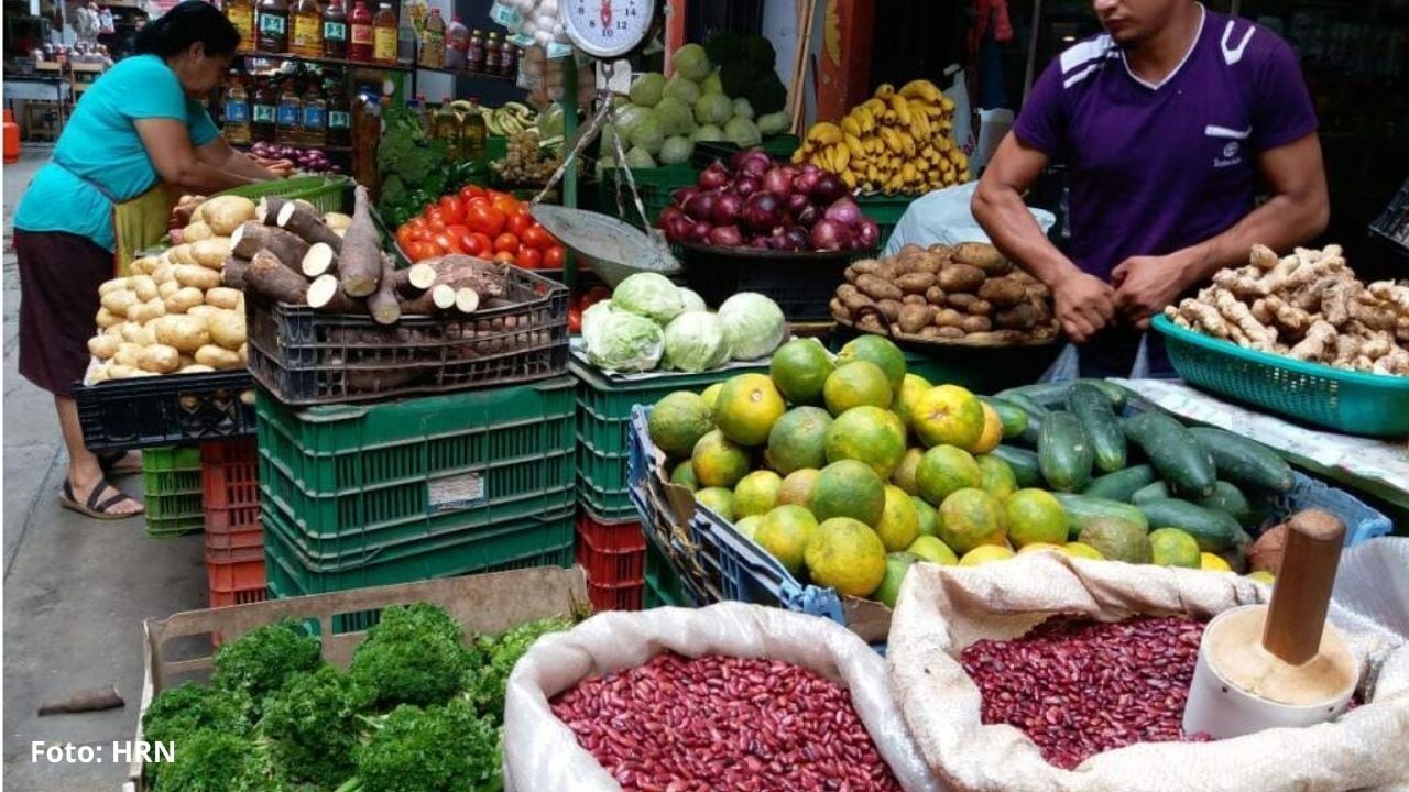 Factores internacionales como el conflicto entre Irán e Israel inciden directamente en el precio de alimentos y combustibles en Honduras. (Foto: HRN)