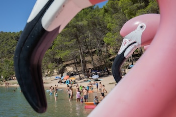 Vista de la playa del embalse de Bolarque, a 20 de agosto, en Guadalajara, Castilla La-Mancha, (España). (Rafael Bastante/Europa Press)