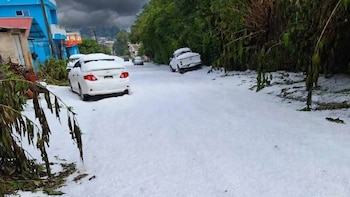 ¿Nieve en Guatemala? Fuerte granizada sorprende en la región occidental del país