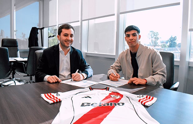 Tomás Galván y Stefano Di Carlo, presidente de River Plate