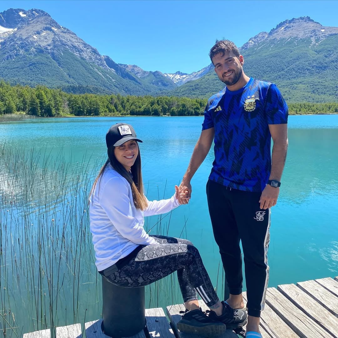 María Sol Messi y Julián Arellano durante un viaje