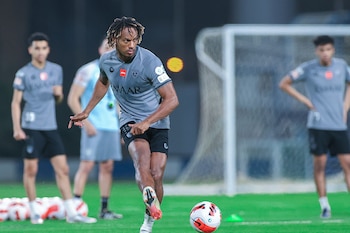 André Carrillo tiene contrato con