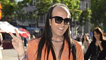 Aless Gibaja da la cara