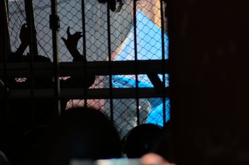 La cárcel de San Pedro, un antiguo penal en pleno centro de La Paz, fue escenario este jueves de una donación de material para prevenir la enfermedad, entregada por la Oficina de Naciones Unidas contra la Droga y el Delito en Bolivia. EFE/ Str /Archivo