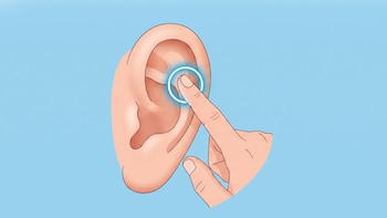 Ilustración de una mano con el dedo índice tocando una oreja derecha sobre un fondo azul claro. Un círculo azul rodea el punto de contacto.