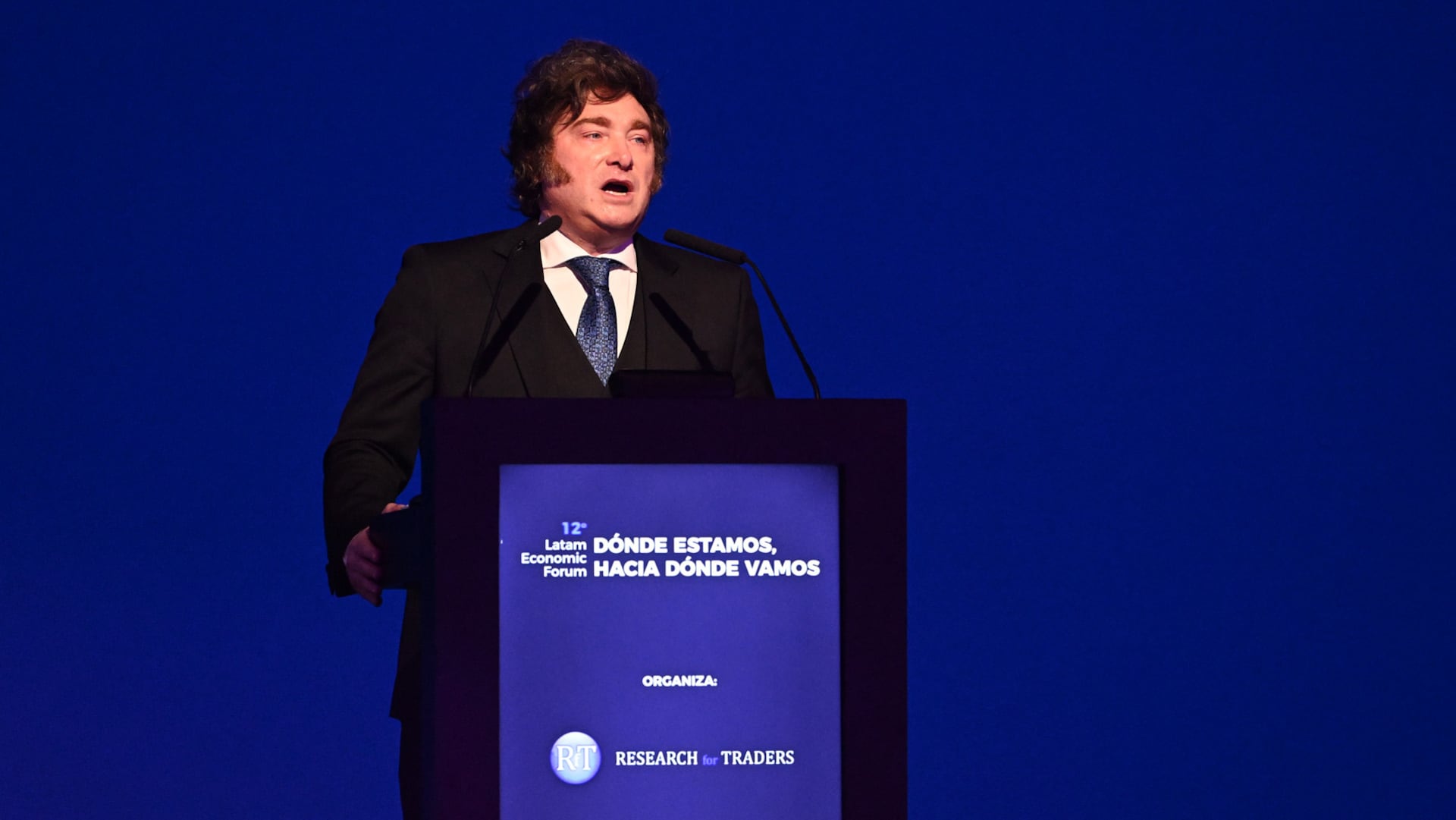 Gobierno promete calma cambiaria para 2027 pero mercados temen nueva fuga