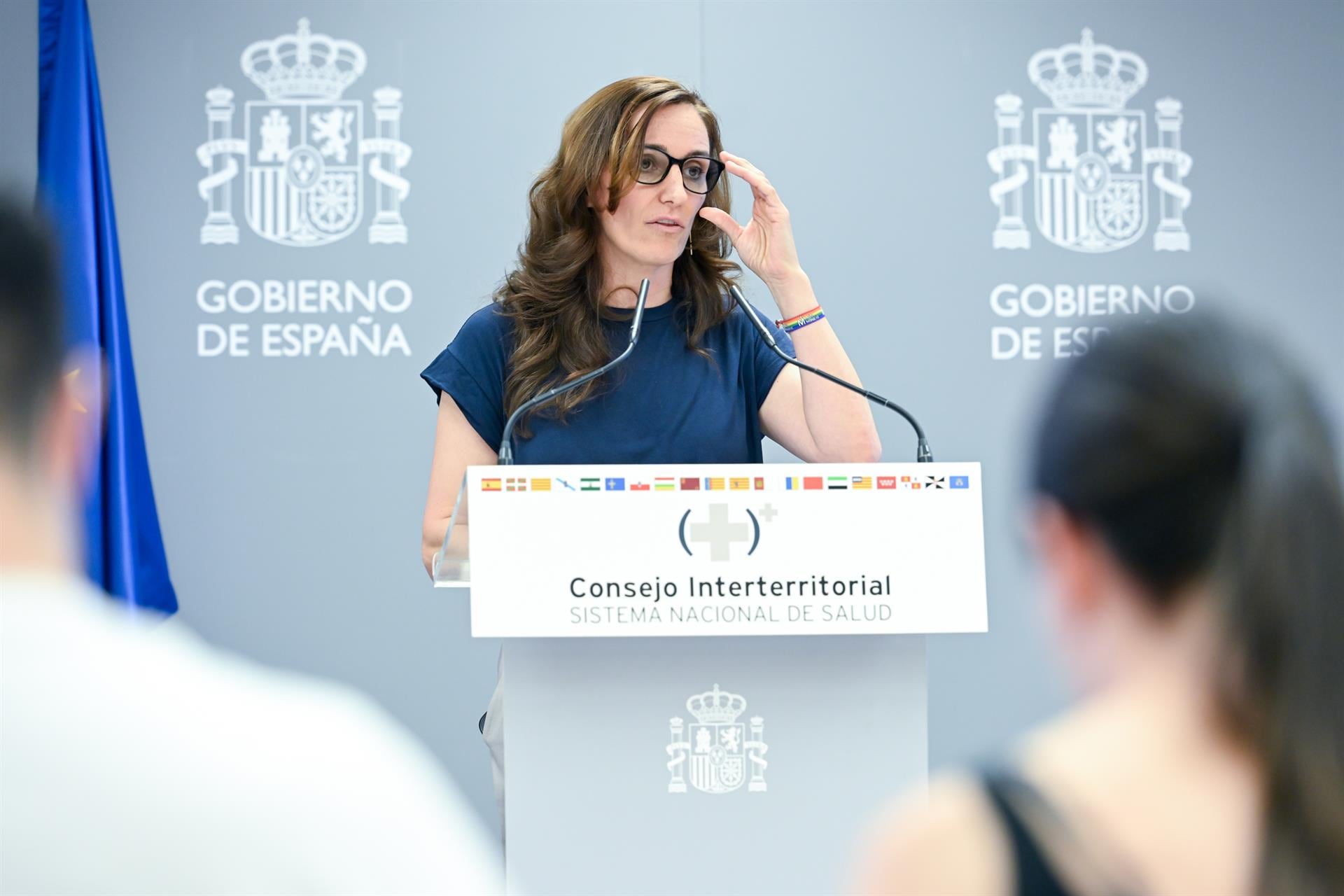 Mónica García espera que los grupos apoyen la ley del tabaco como "verdaderos" representantes de los ciudadanos