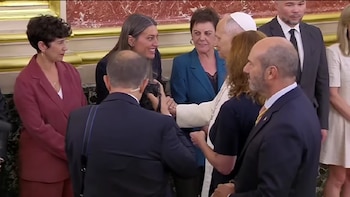 Más allá del histórico discurso del papa León XIV en el Congreso: Nogueras le pide que hable catalán y Sumar le entrega una carta del Sindicato de Inquilinas