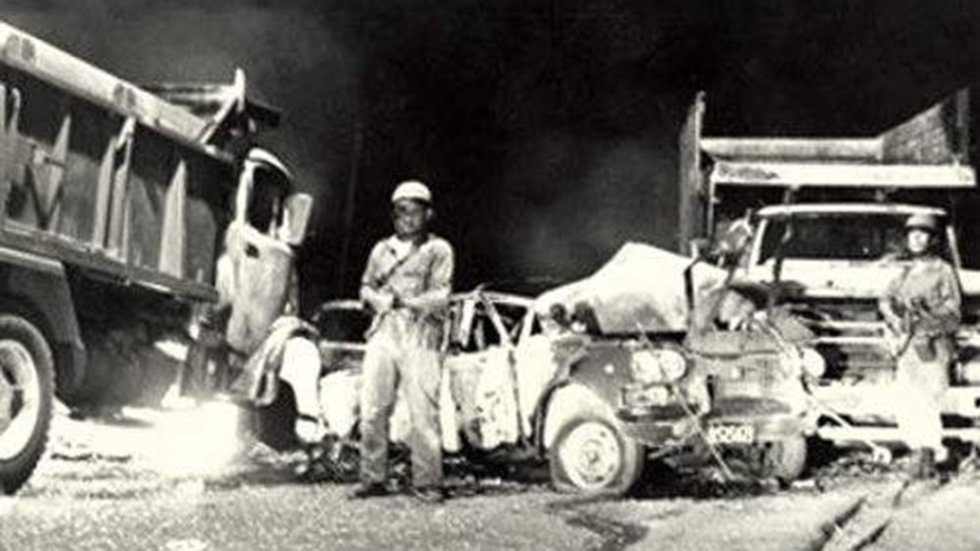 Efectivos del Ejército custodian los restos de un automóvil que usaron los atacantes de Monte Chingolo