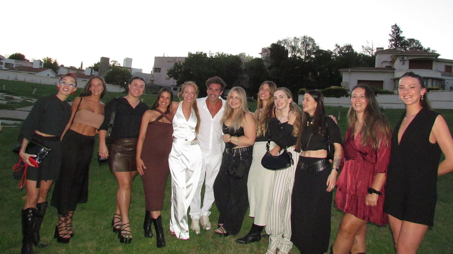 La ceremonia por civil ocurre apenas días antes de lo que será la gran fiesta este sábado (@rrociopardo)