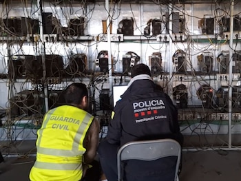Granja de criptomonedas en Ripollet, Cataluña. (Mossos d' Esquadra)