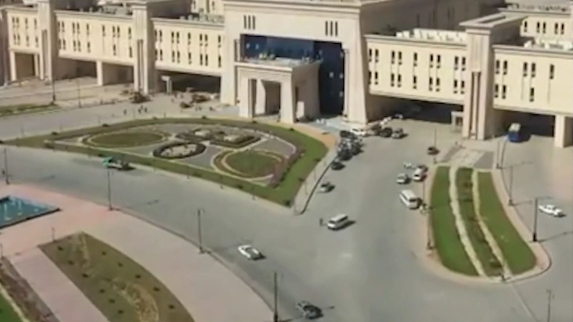 La inauguración de El Octágono ocurrió en plena crisis económica de Egipto, mientras el país mantiene un programa de asistencia con el FMI (Infobae en Vivo)