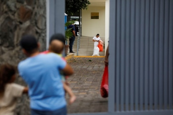 El Salvador registró más de quince mil personas retornadas en 2024, de las cuales el veintinueve por ciento correspondió a mujeres, según la Organización Internacional para las Migraciones. (REUTERS/Jose Cabezas)