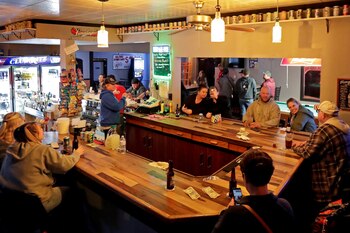 Bares en Wisconsin, volvieron a