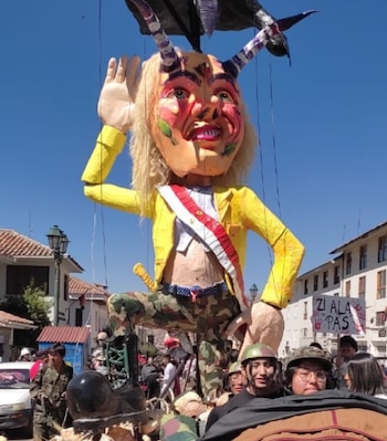 Caricatura de Dina Boluarte