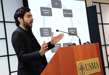 Luis Pinzón, director de Investigación de la Universidad Católica Santa María La Antigua (USMA), recomendó evaluar y rehabilitar hospitales, escuelas y otras infraestructuras esenciales para fortalecer su resistencia ante futuros terremotos. Tomada de al USMA