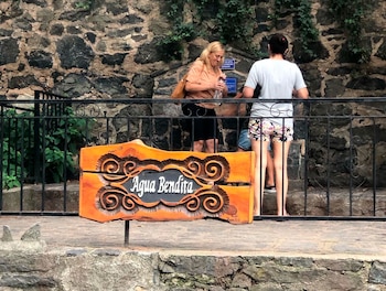 El agua bendecida en el