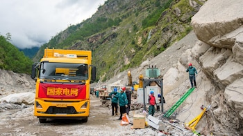 Un muerto y 11 desaparecidos en un corrimiento de tierra en el sureste de China a causa del tifón Saudel