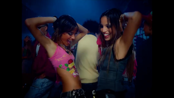 Emilia Mernes y Tini Stoessel