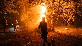 Última hora de los incendios en España, en directo: la emergencia persiste en los focos de Ávila-Madrid y Vall d’Uixó