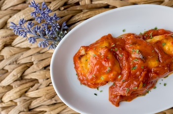 Queso frito con salsa de
