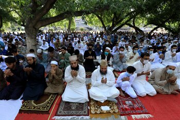 Musulmanes rezane Peshawar, la ciudad