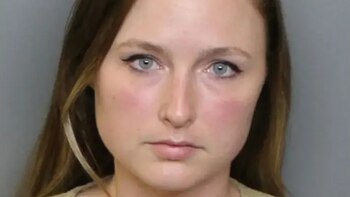 Arrestaron a una profesora en