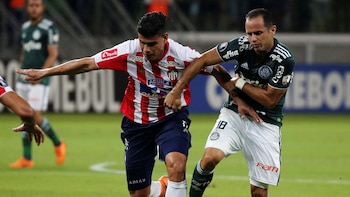 Alejandro Guerra y Jorge Arias en un Junior vs. Palmeiras-crédito Reuters