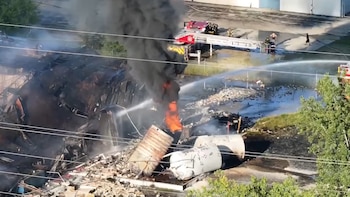 Explosión e incendio arrasan una fábrica en Ohio: hay un muerto y un trabajador desaparecido