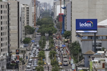 Vía exclusiva en av. Arequipa: