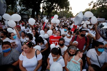 Personas participan en una manifestación
