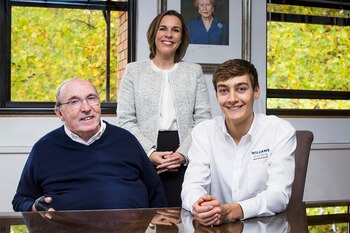 Junto al recordado Sir Frank