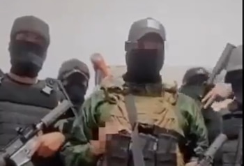 Los hombres armados aparece con